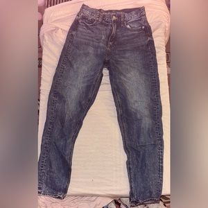 American Eagle medium wash 90s mom jeans size 0